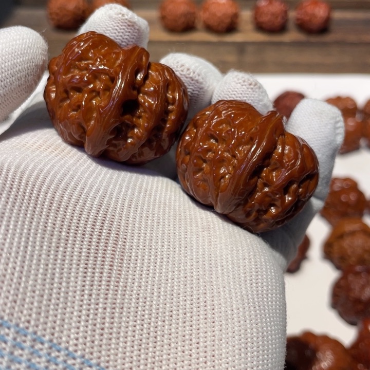 文玩核桃吊坠元宝555.07.40