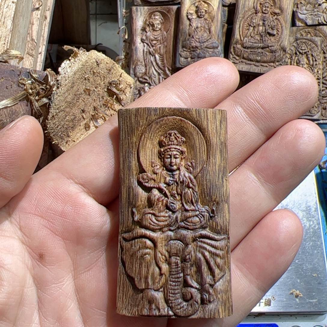 沉香吊坠白棋普贤8.5克