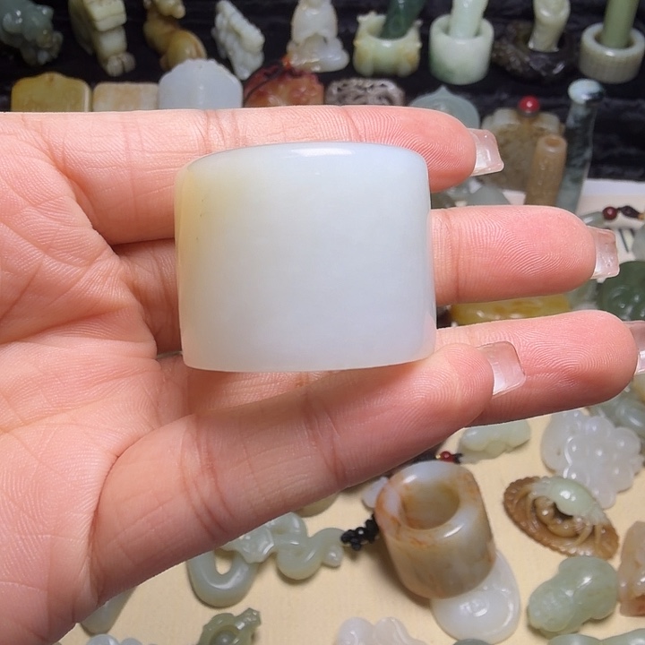 心***成和田玉（糖玉）未镶嵌颈饰