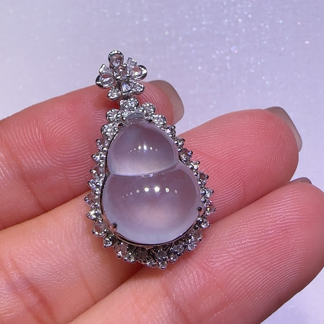 翡翠吊坠(不含链)18K金镶嵌葫芦