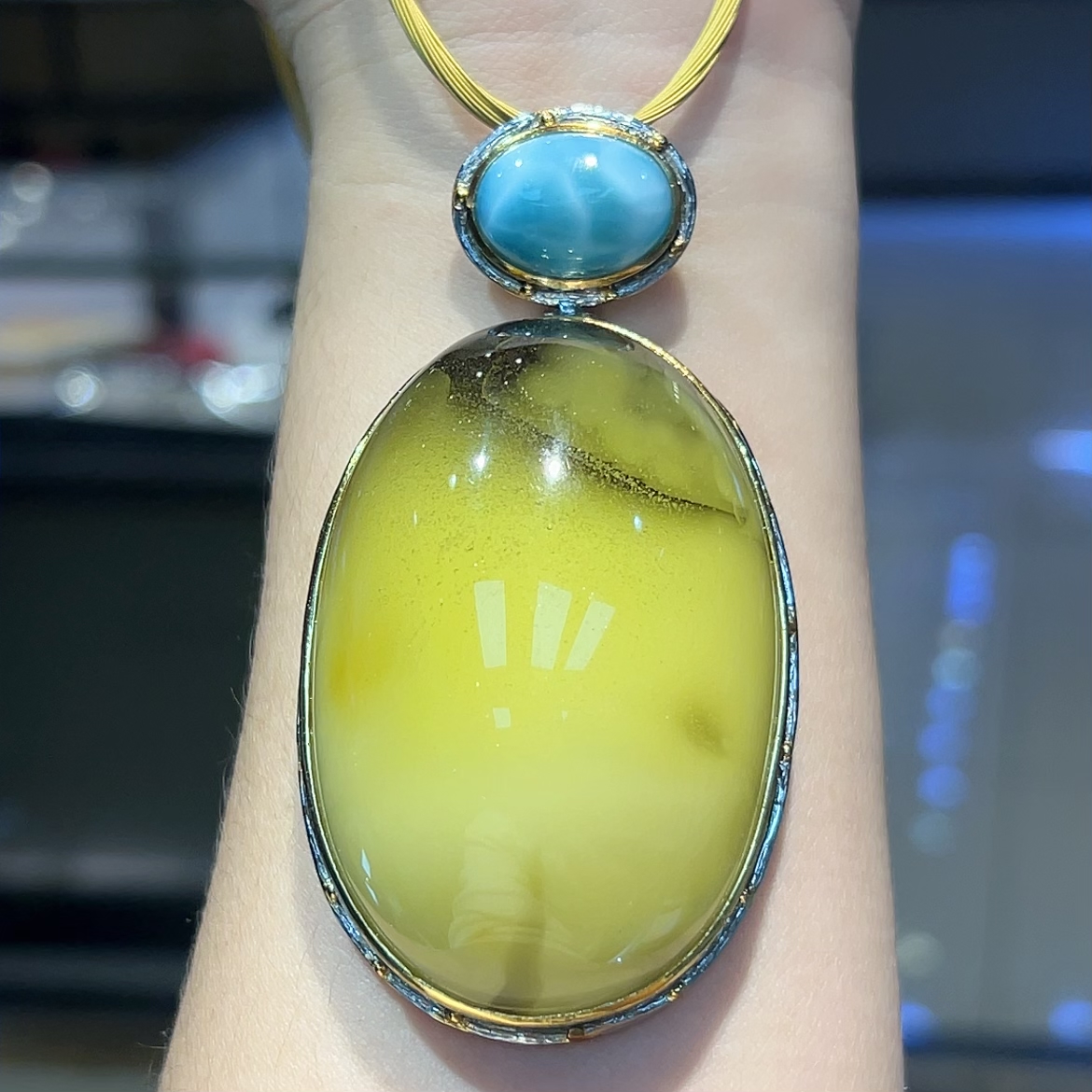  银镶嵌欧款天然琥珀蜜蜡蛋面简约精美吊坠