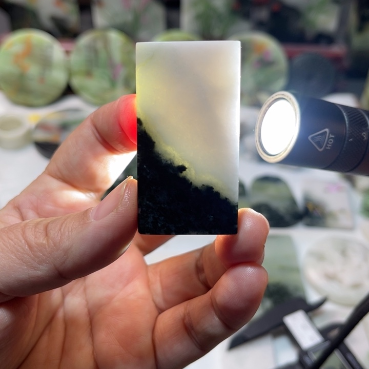 独山玉未镶嵌颈饰