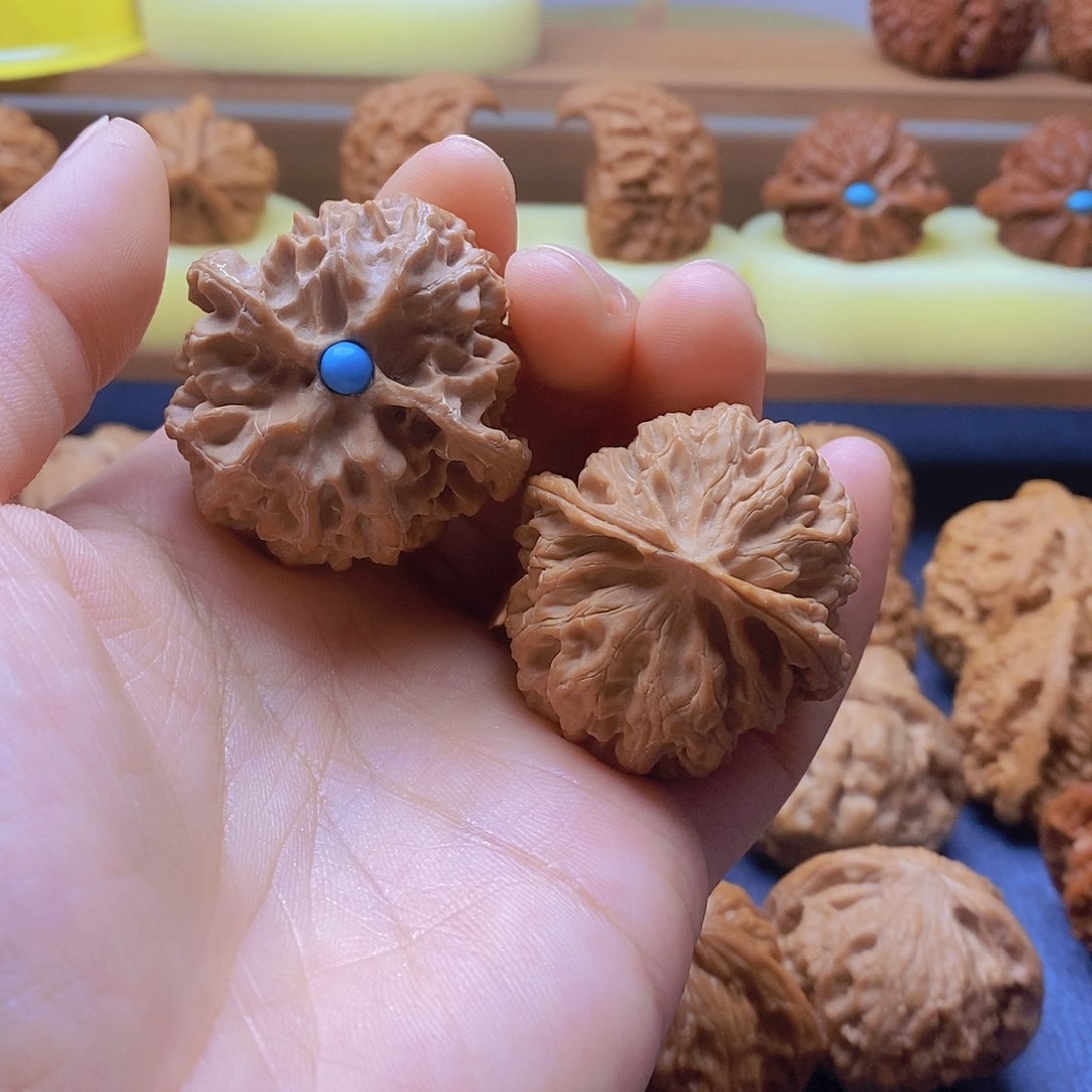 文玩核桃把件镶嵌苹果园狮子头文玩核桃