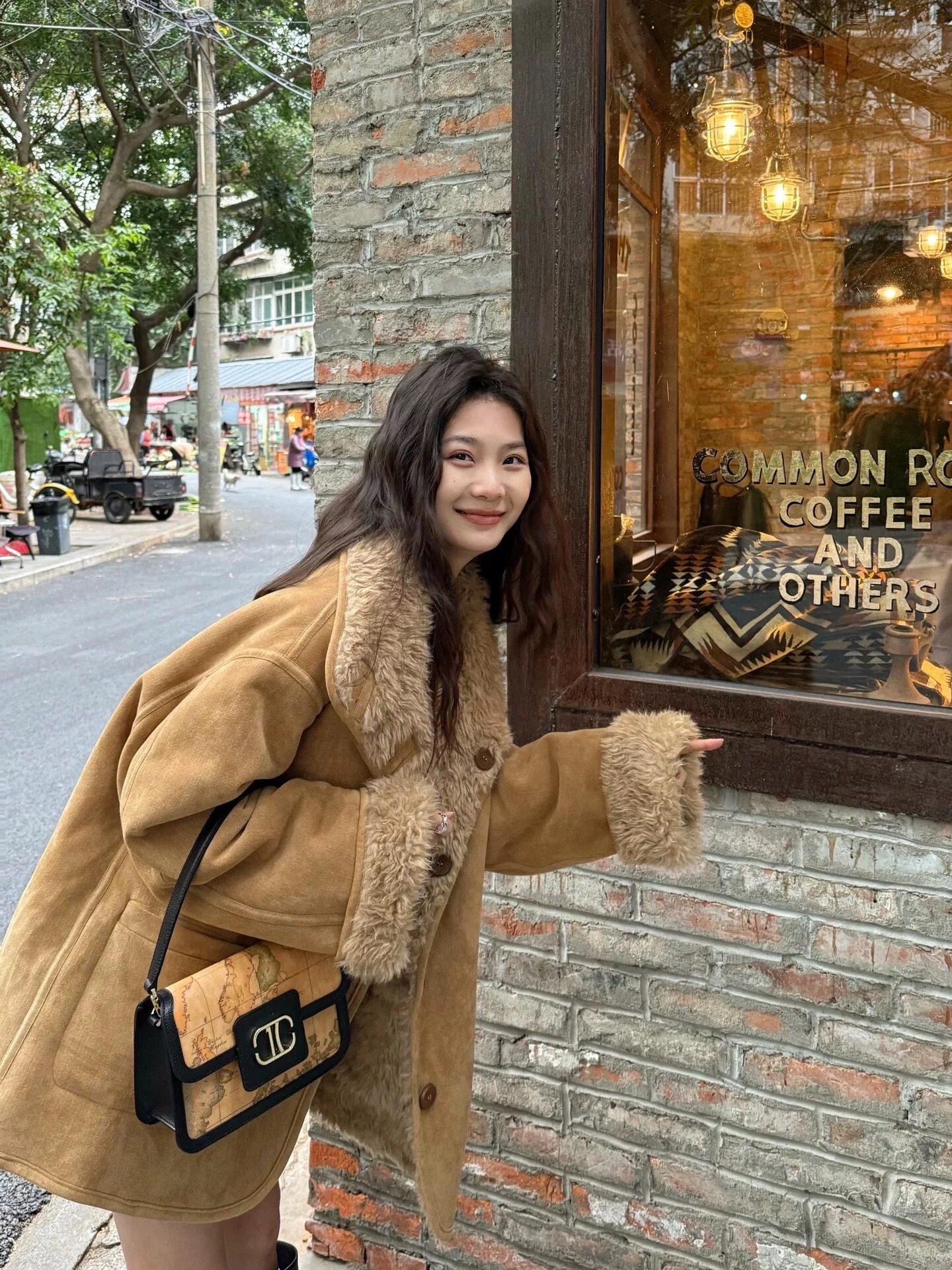 两面穿羊羔毛外套女新款秋冬季中长款皮毛一体机车服加厚保暖大衣