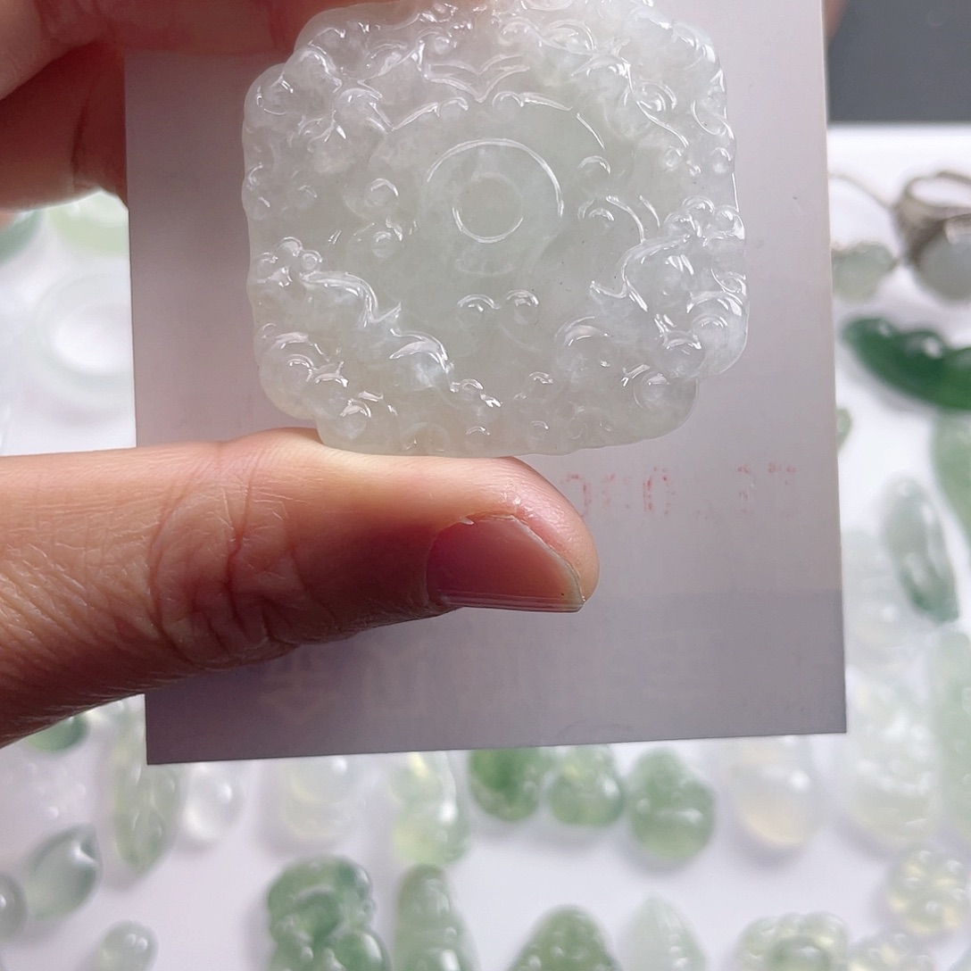 翡翠颈饰未镶嵌如意牌