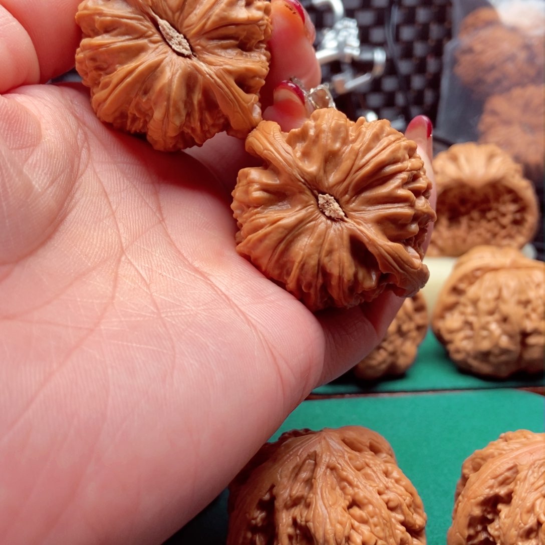 文玩核桃吊坠白狮43+已打底