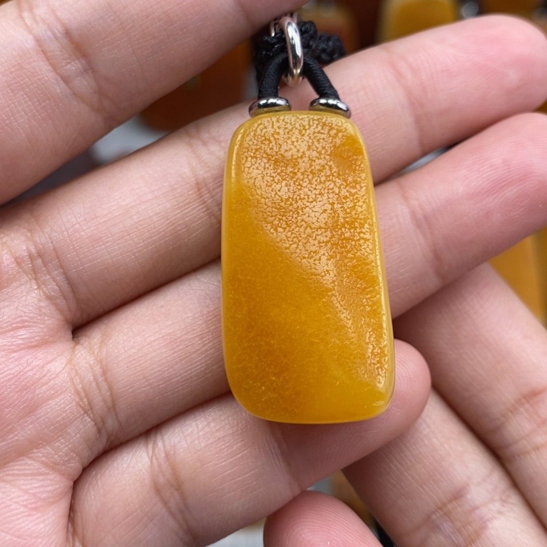 琥珀吊坠(赠链)未镶嵌