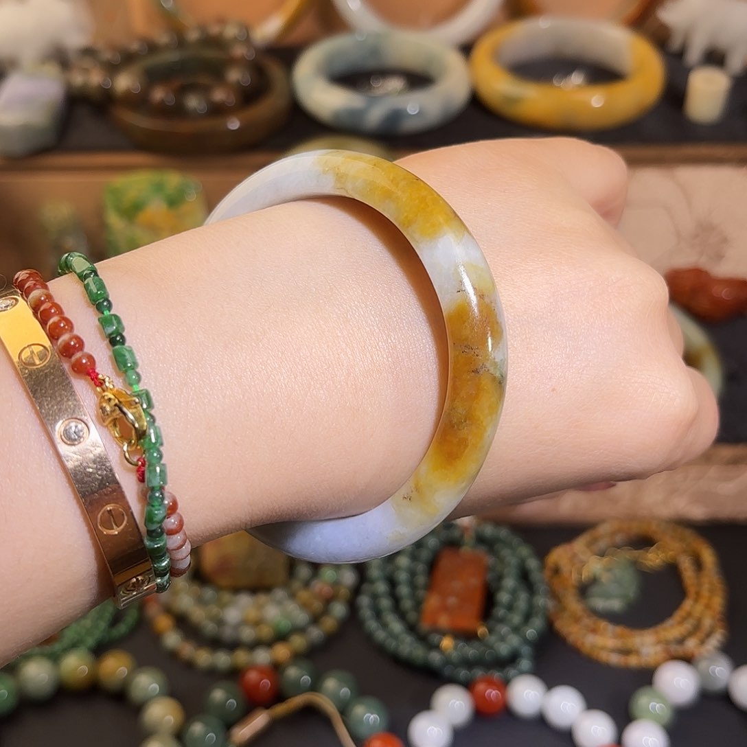 翡翠手镯未镶嵌黄翡大圈口