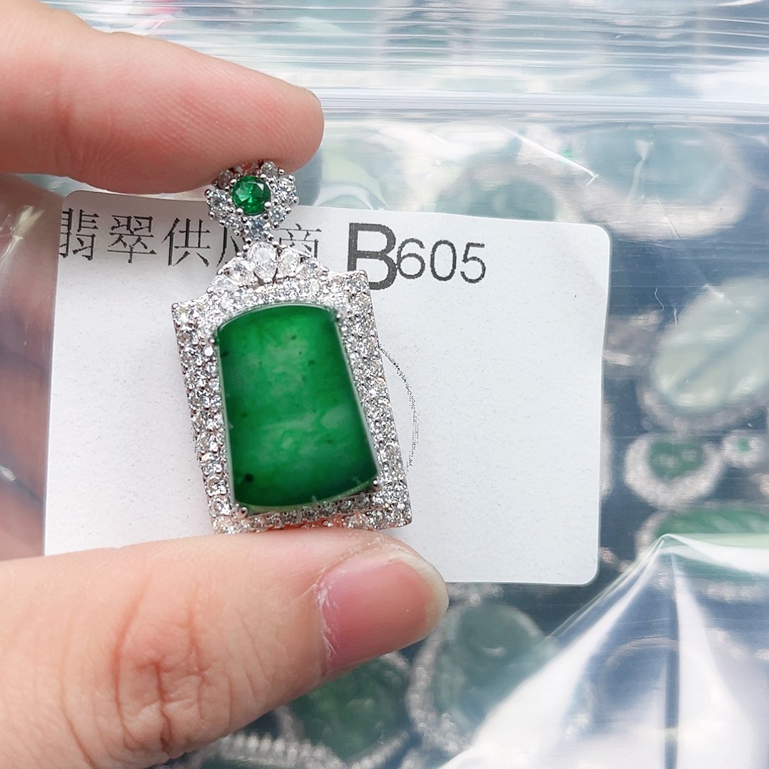 翡翠颈饰未镶嵌翡翠605