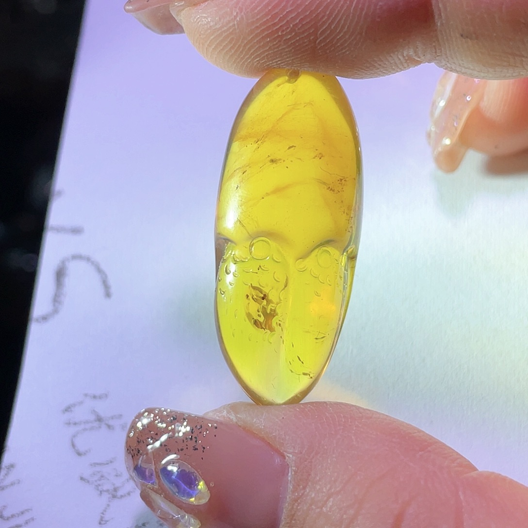 琥珀裸石未镶嵌，