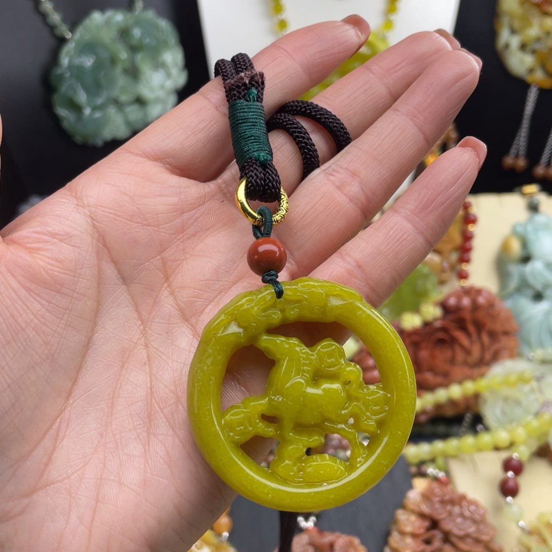 未镶嵌蛇纹石玉颈饰
