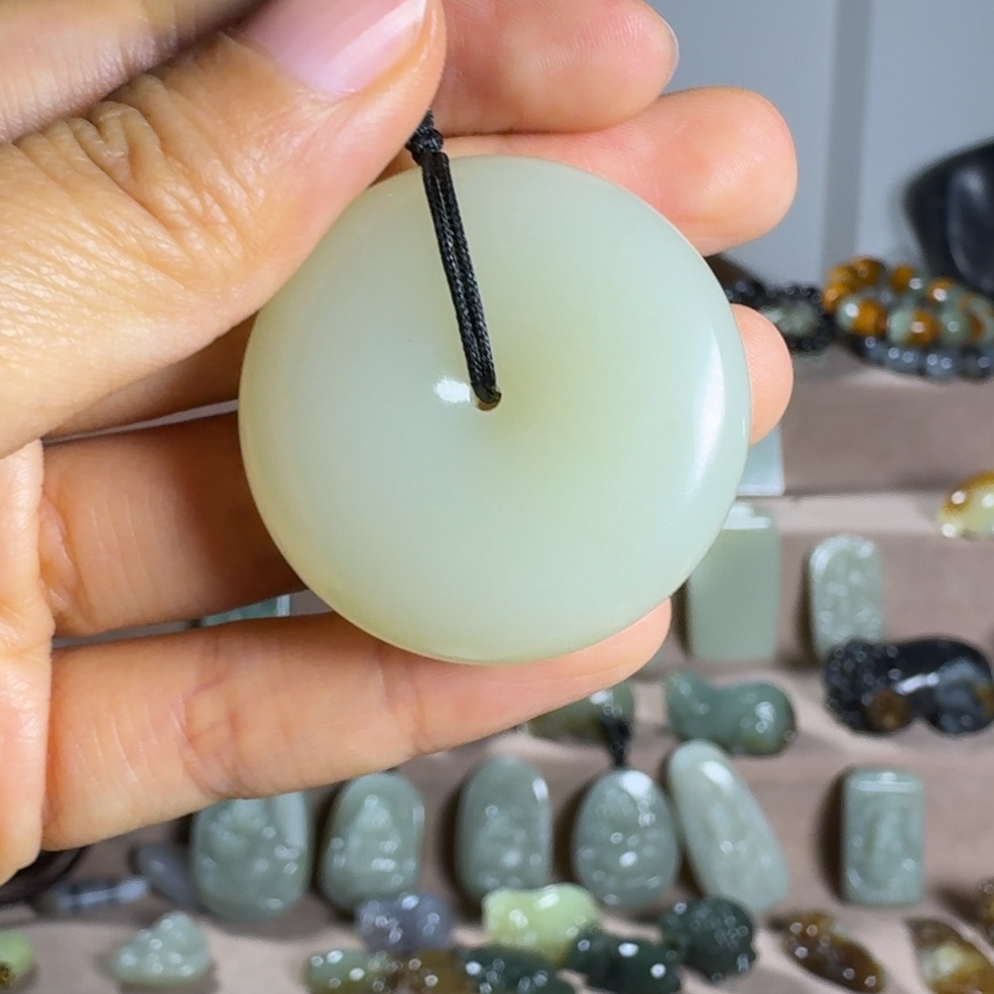 和田玉（糖玉）颈饰未镶嵌