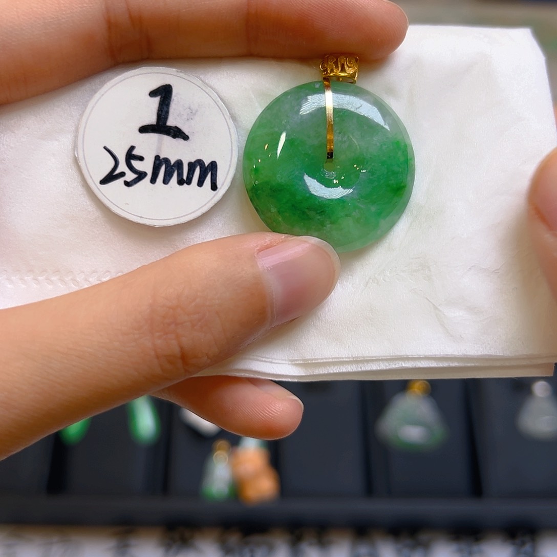 翡翠颈饰18K金镶嵌翡翠