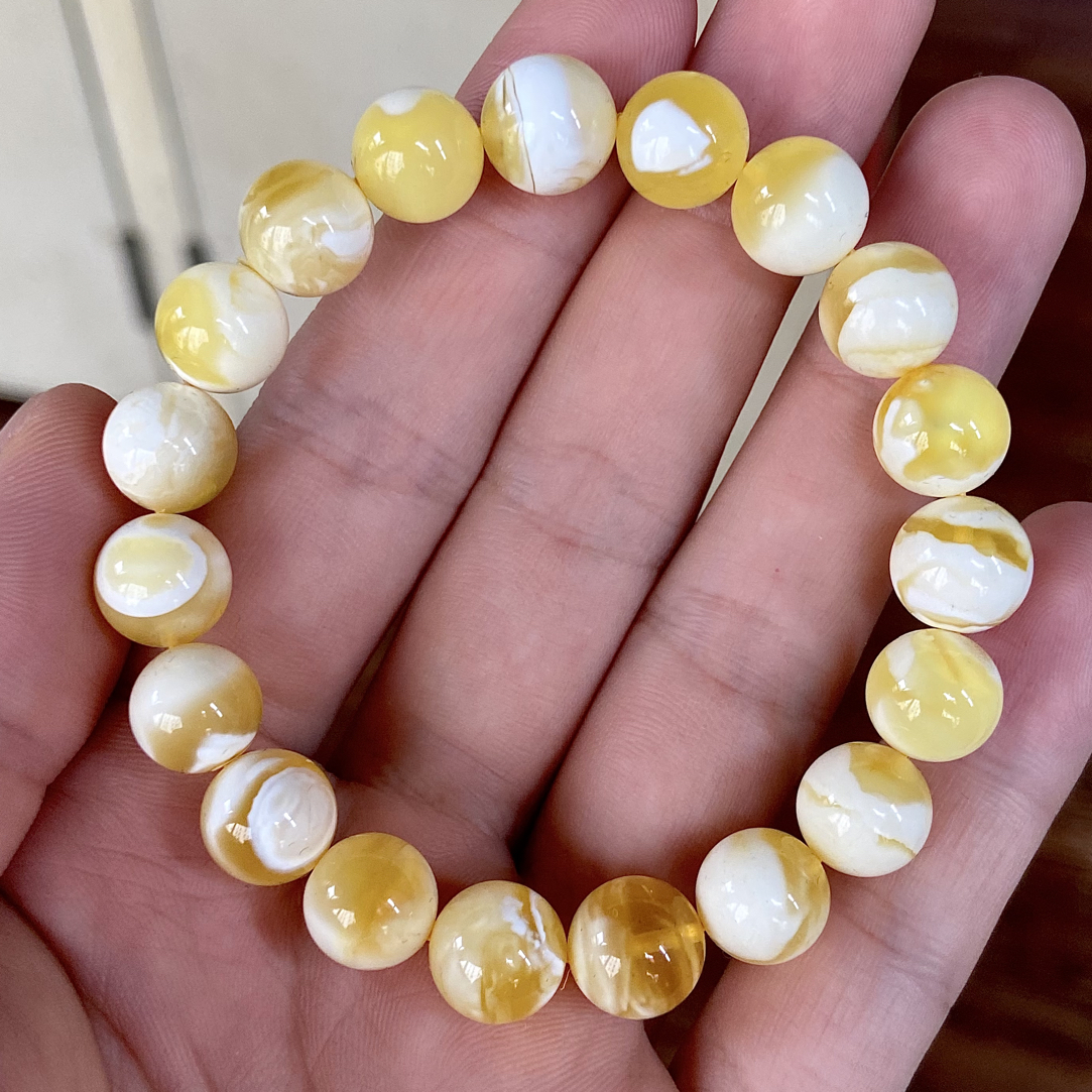 10mm左右金漆白溶洞手串