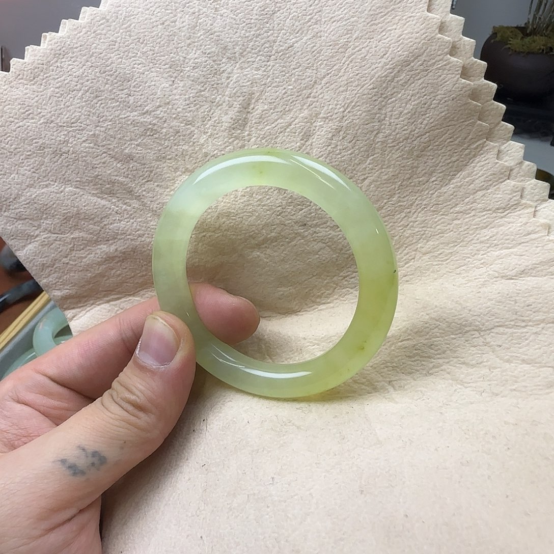 幸***意蛇纹石玉未镶嵌手镯