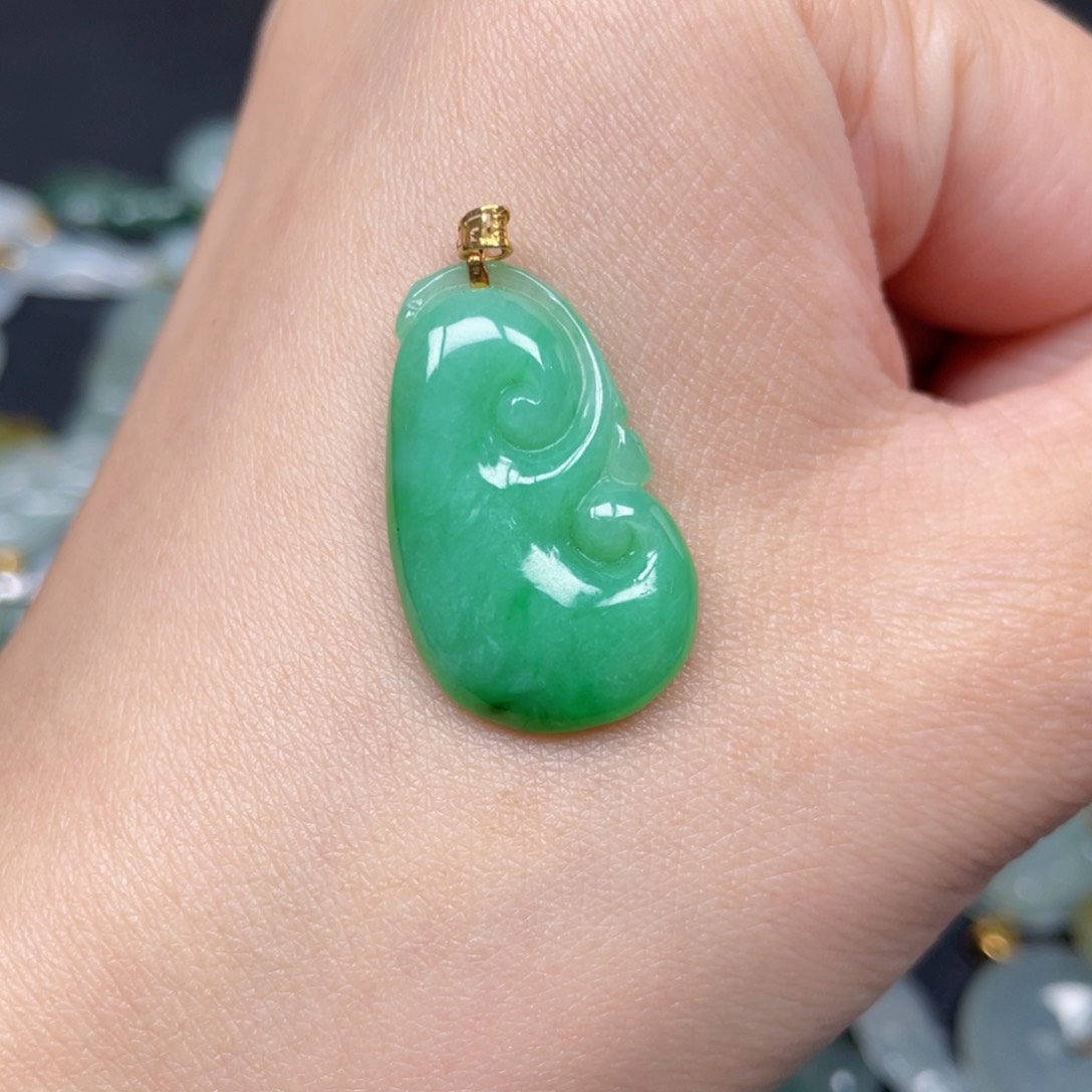 翡翠颈饰18K金镶嵌翡翠