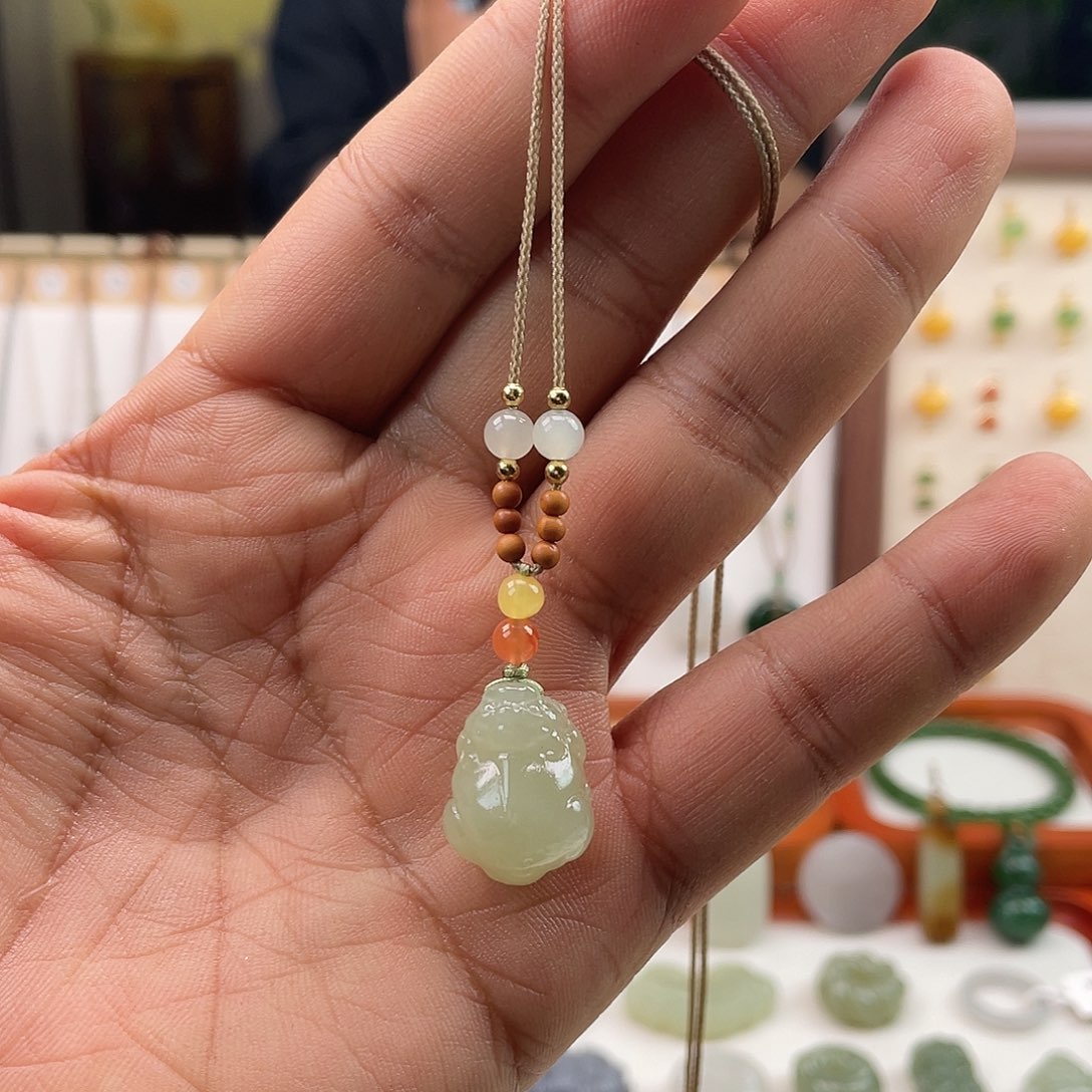 和田玉未镶嵌颈饰