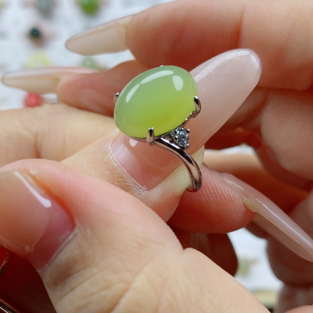 未镶嵌戒指和田玉