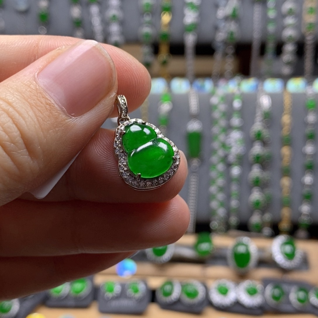 颈饰银S925镶嵌翡翠月***?12mm