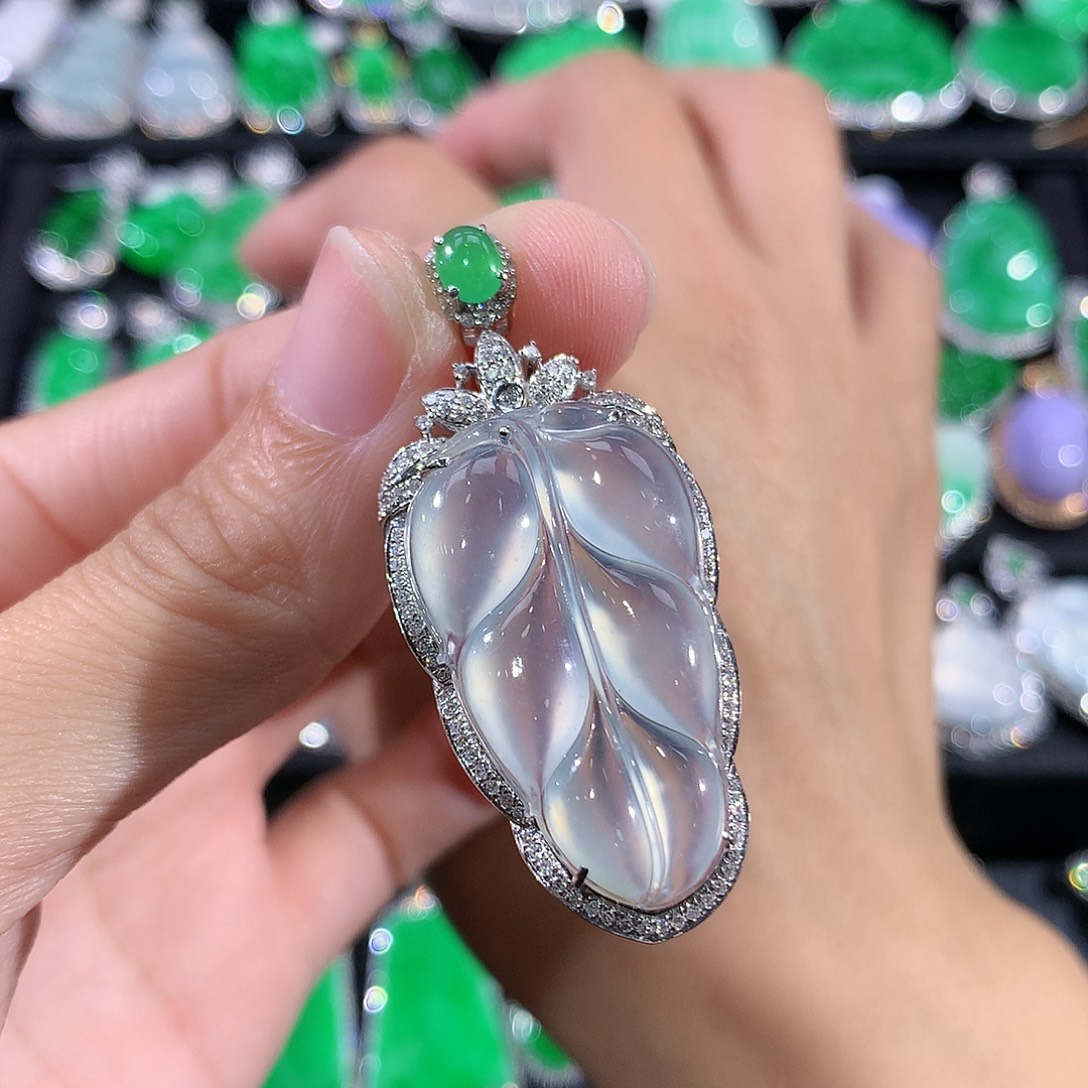 翡翠18K金镶嵌颈饰