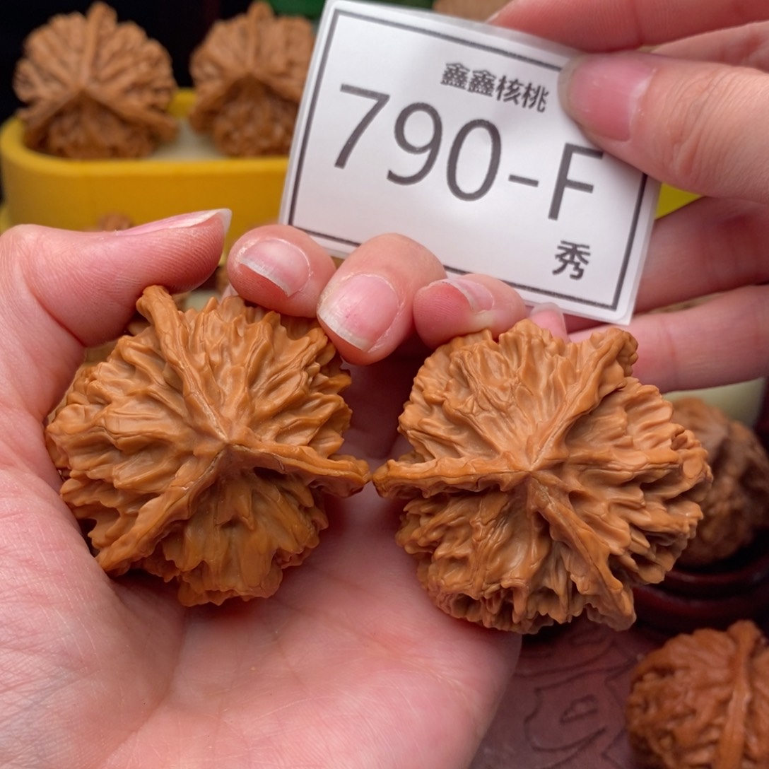 文玩核桃把件龙纹奔48