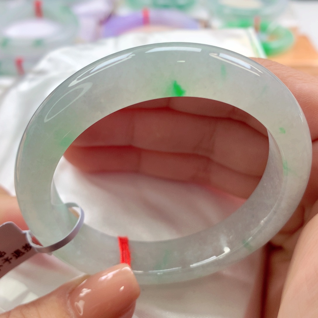 翡翠手镯未镶嵌师妹