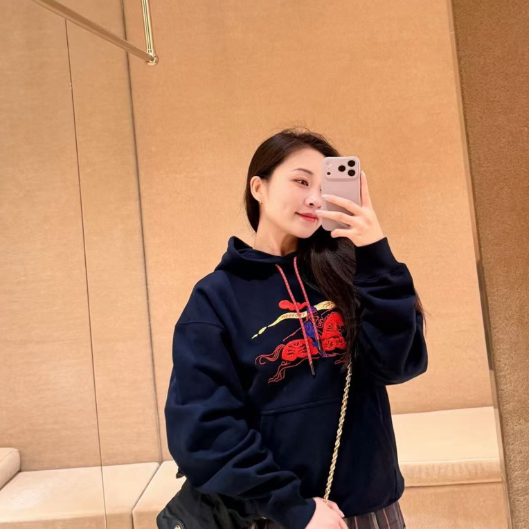 男女同款红马连帽长袖卫衣