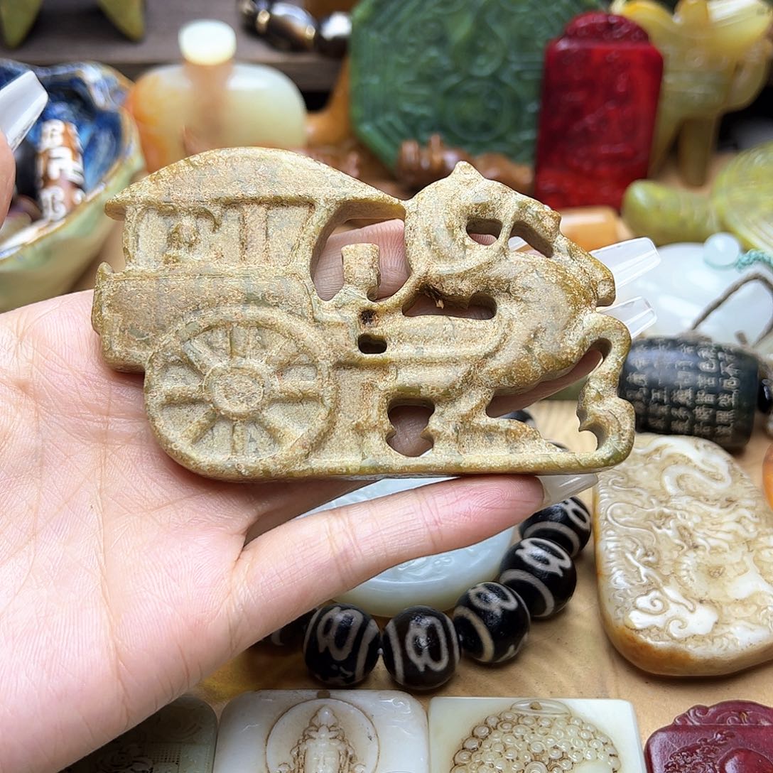 蛇纹石玉未镶嵌颈饰