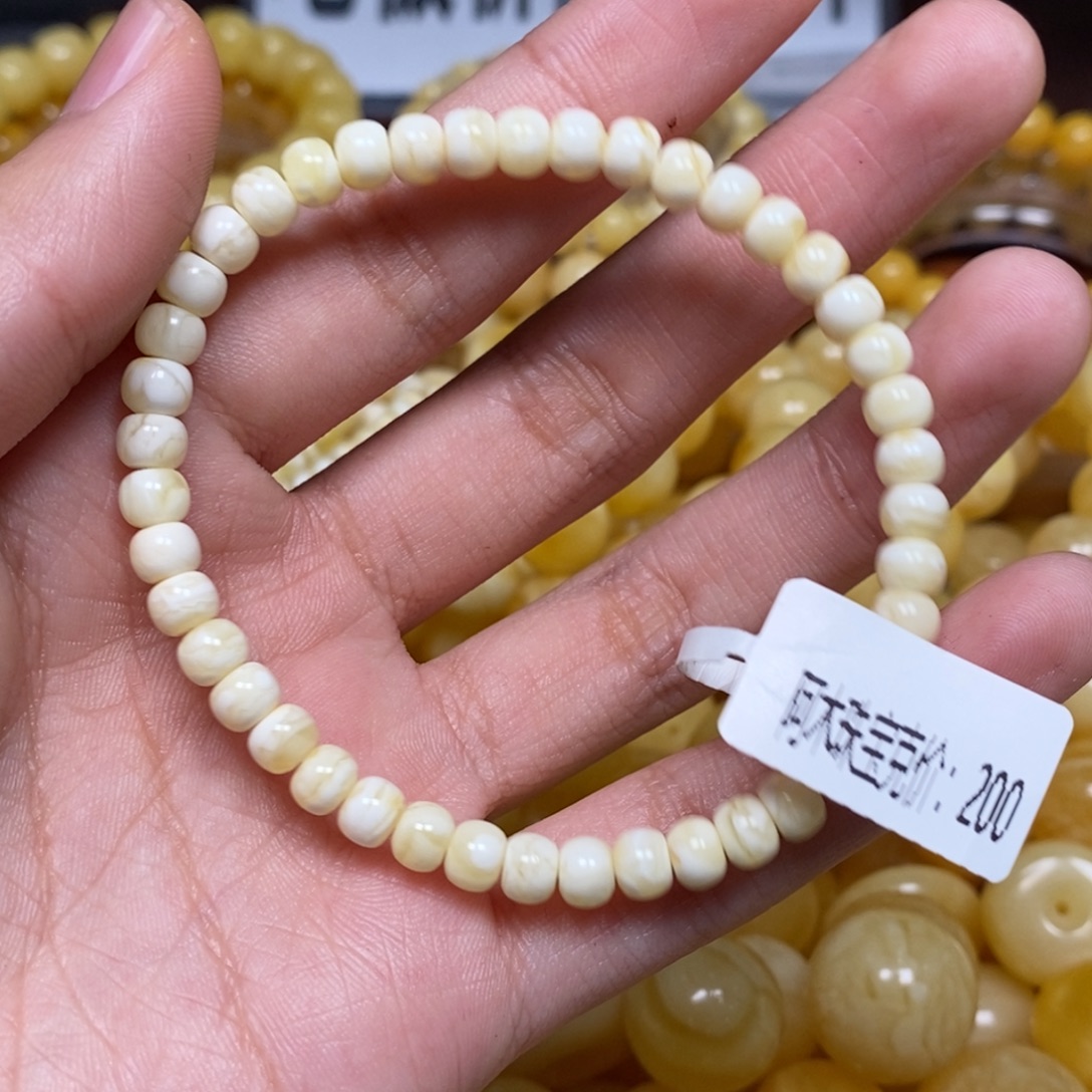 三***爷蜜蜡未镶嵌珠宝奇石200