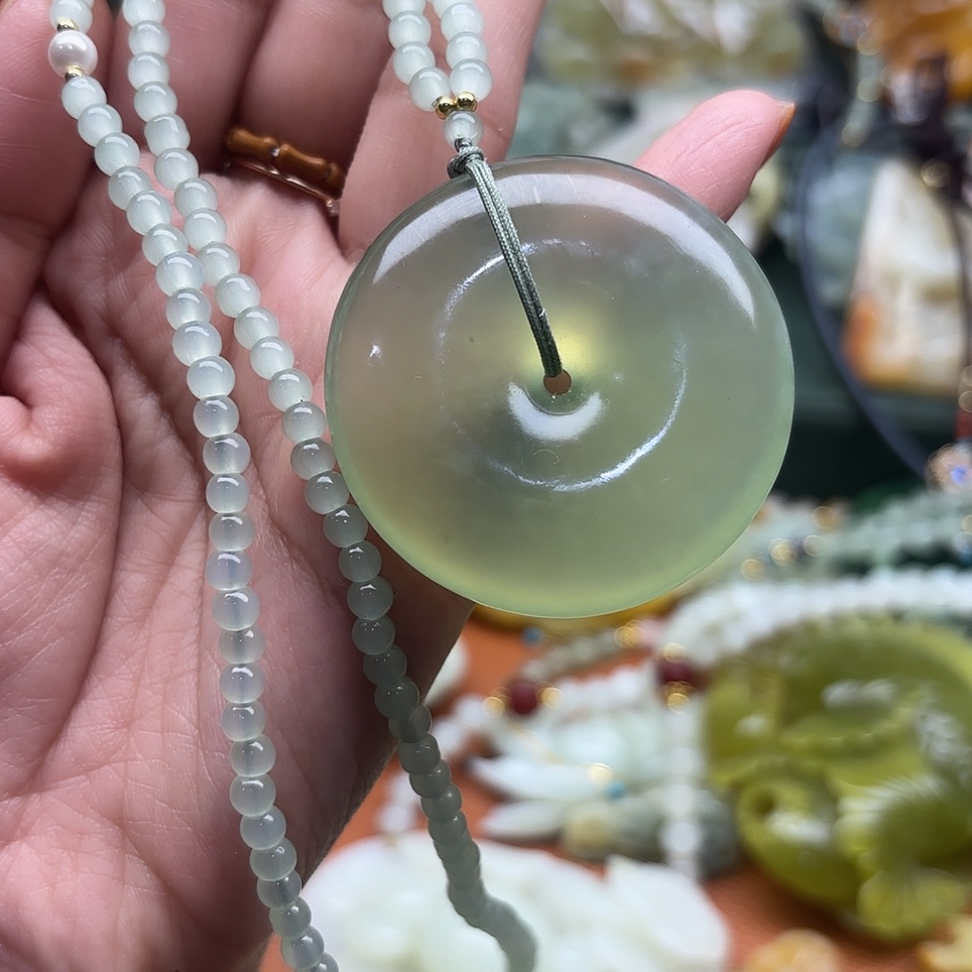 蛇纹石玉未镶嵌吊坠