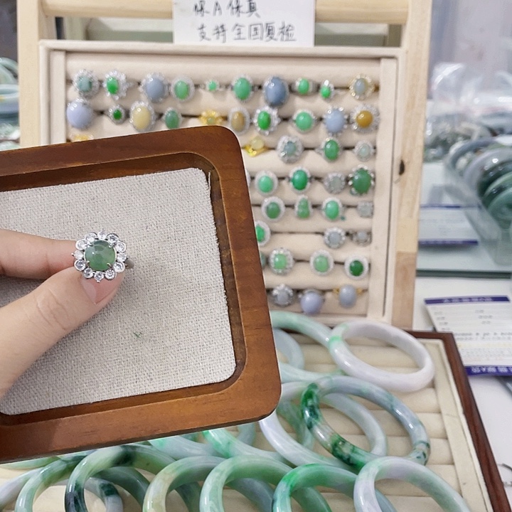 翡翠未镶嵌颈饰天然翡翠Ａ货