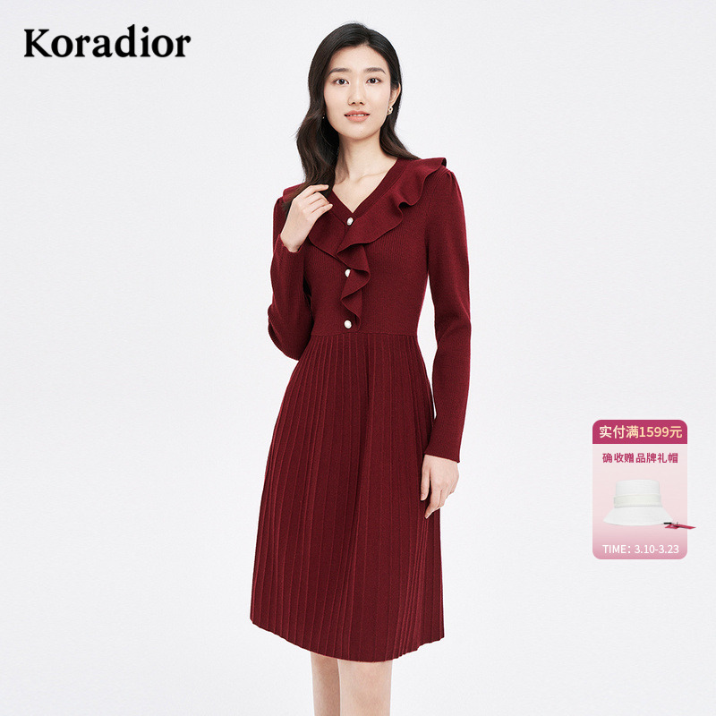 【koradior】珂莱蒂尔2024年热力新款时尚V领针织连衣裙KF08277A4