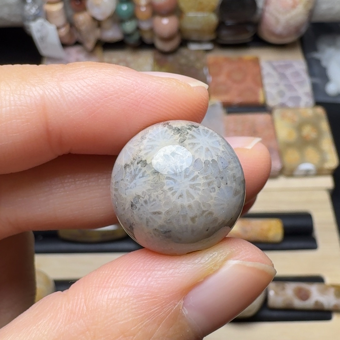 硅化玉未镶嵌大颗粒灰花