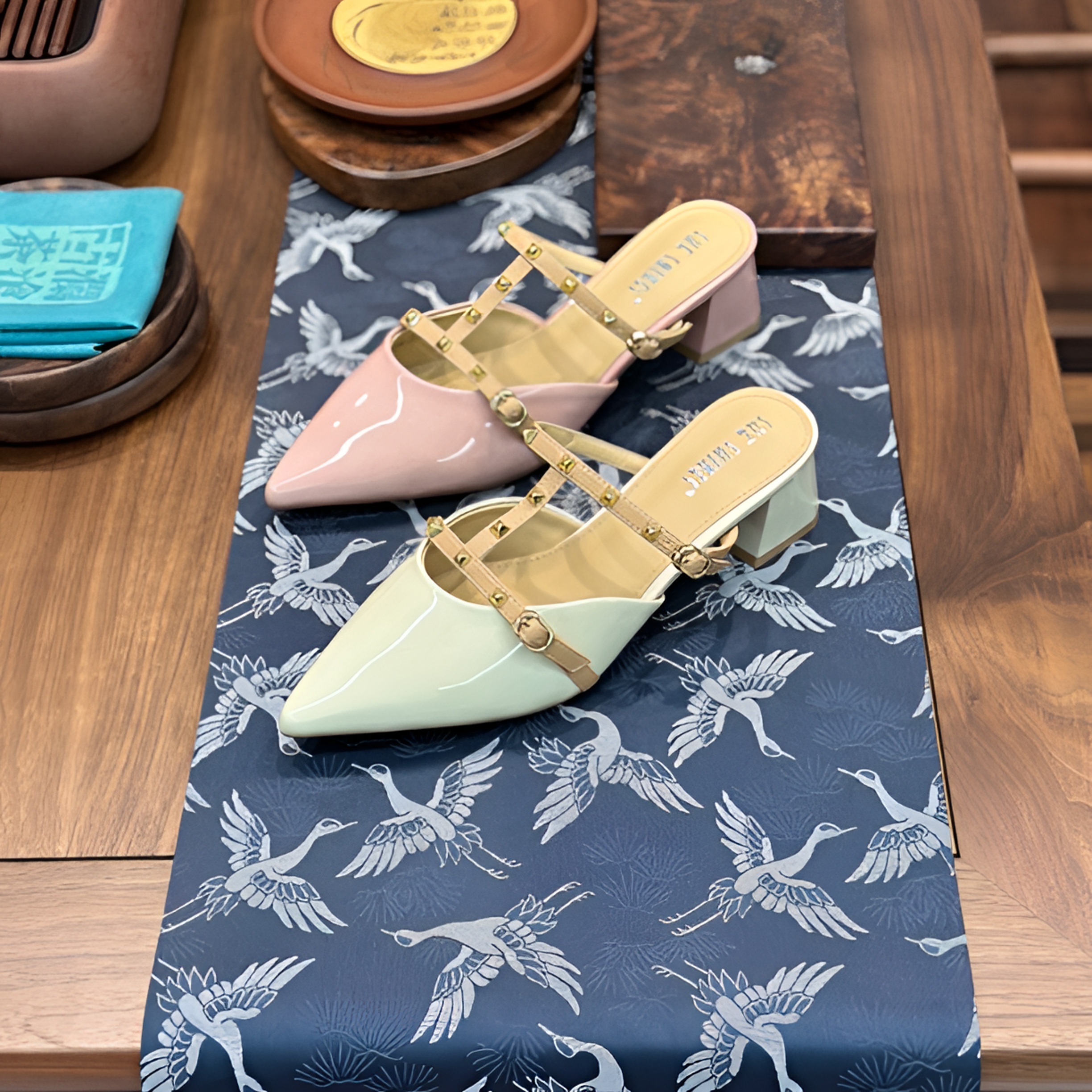 2025网红新款高品质广州鞋，尖头气质半拖巨巨巨舒服百搭显脚小。