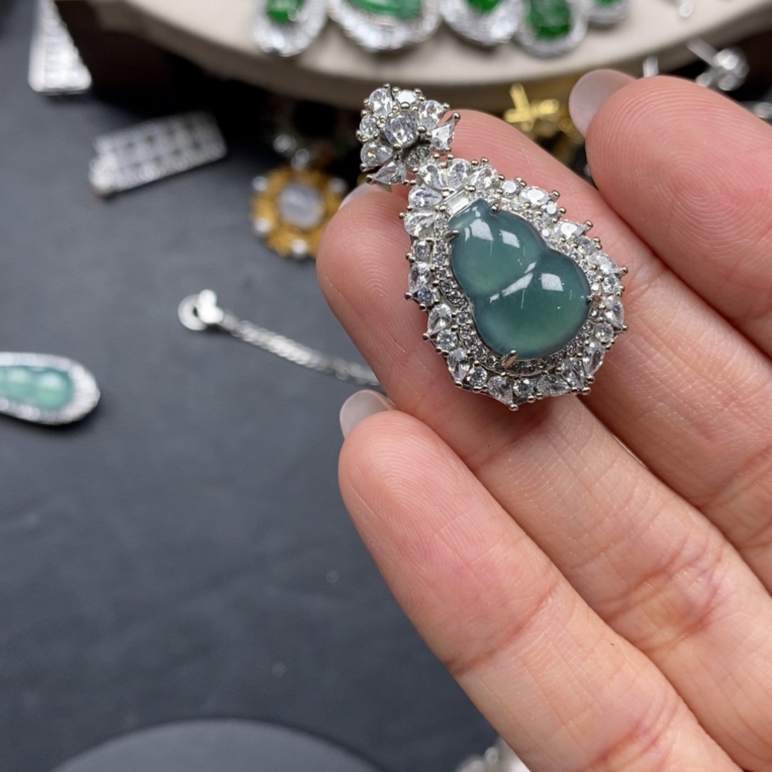 翡翠颈饰未镶嵌翡翠