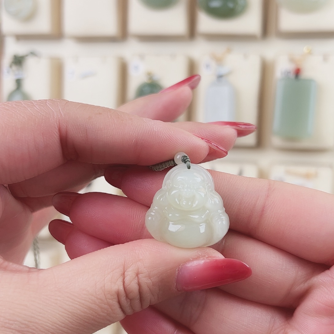 晚***。和田玉未镶嵌颈饰