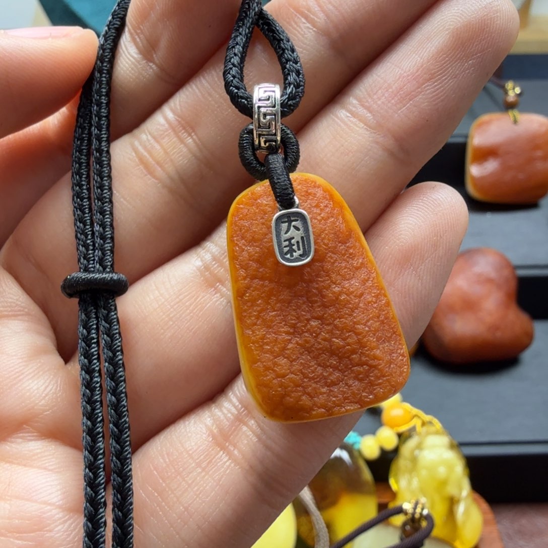 琥珀吊坠(赠链)未镶嵌