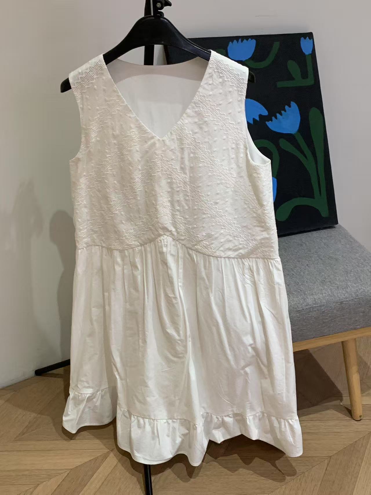 【 精工样衣】白色V领刺绣短款背心裙i03014