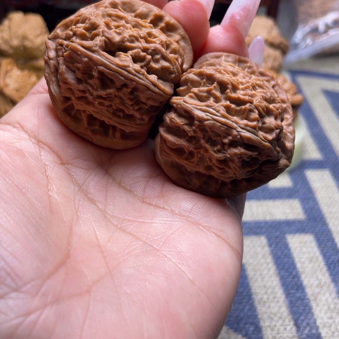 你***？文玩核桃吊坠42三角白文玩