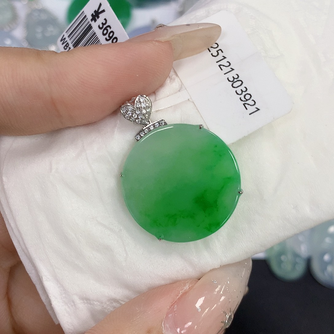 颈饰18K金镶嵌翡翠