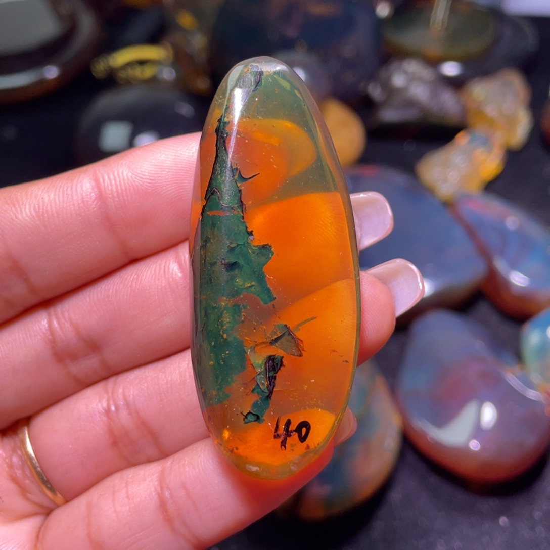 未镶嵌琥珀裸石？