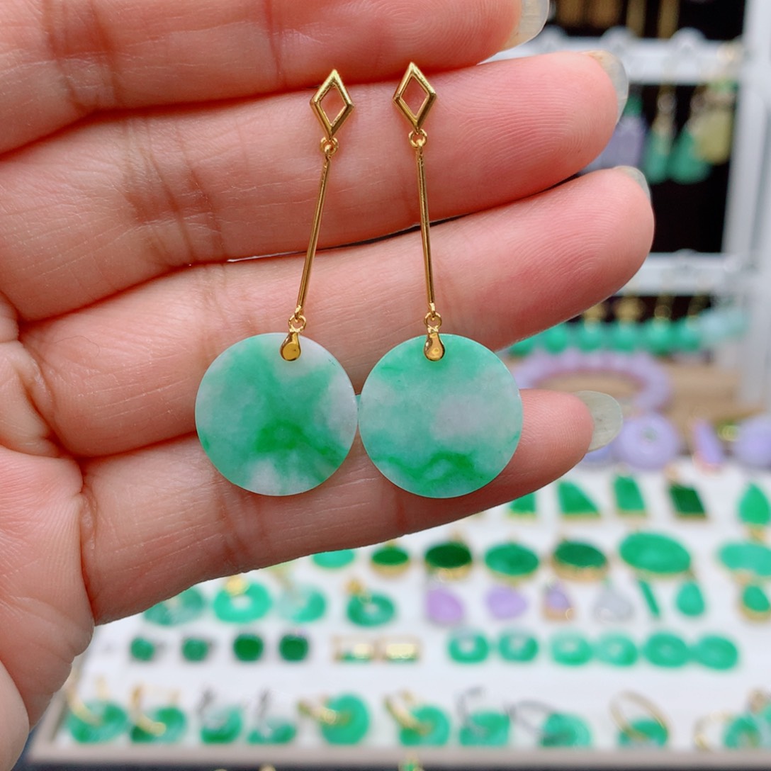 翡翠18K金镶嵌耳饰的