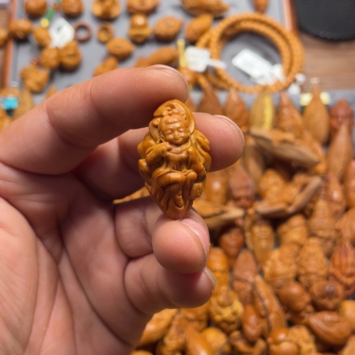 橄榄核吊坠九尾狐仙