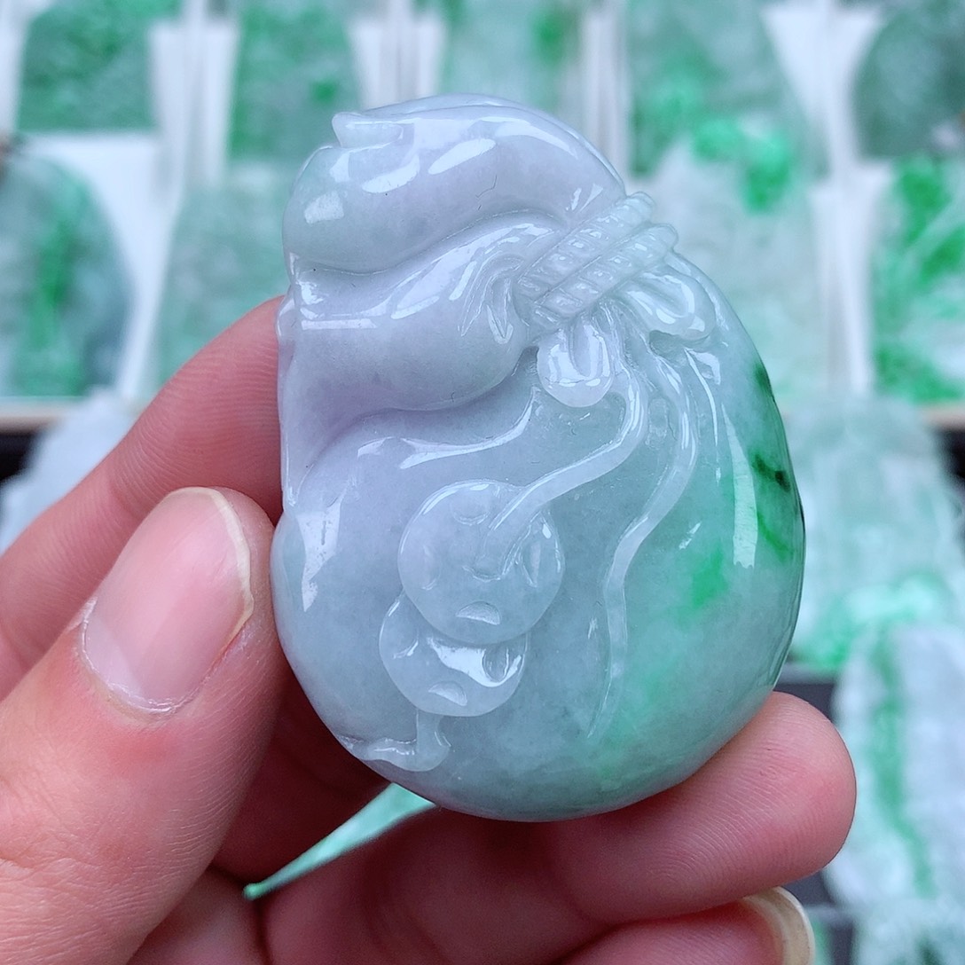 翡翠颈饰未镶嵌翡翠吊坠