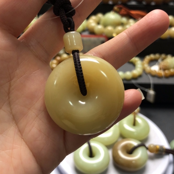 和田玉吊坠未镶嵌