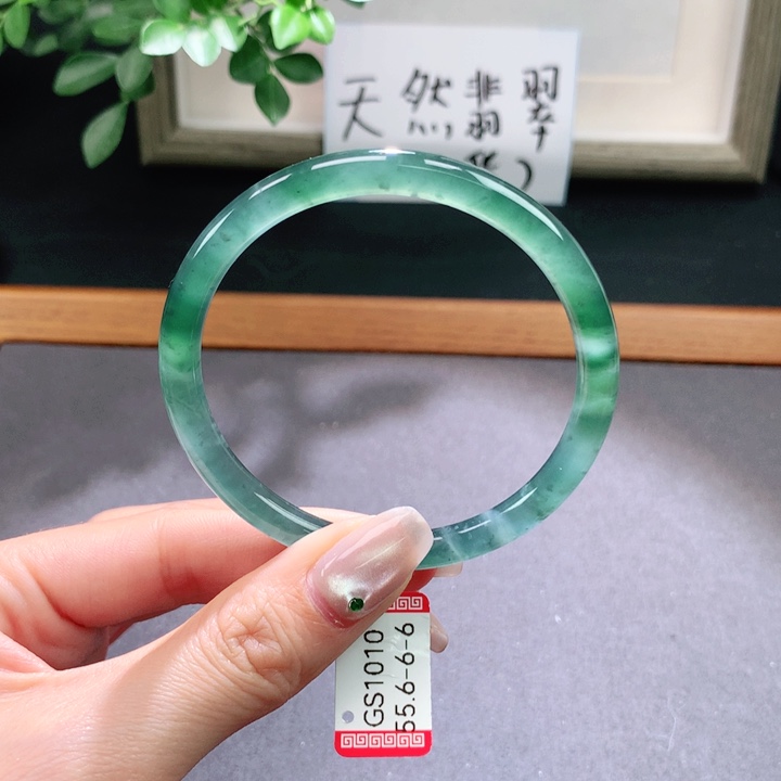 翡翠手镯未镶嵌天然翡翠手镯