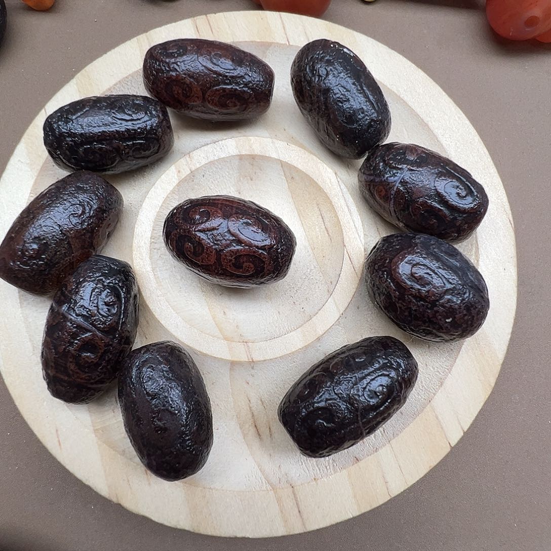 玉***阁玛瑙/玉髓未镶嵌珠宝半成品10颗