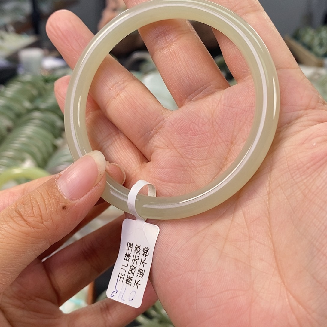 和田玉和田玉手镯57.5未镶嵌