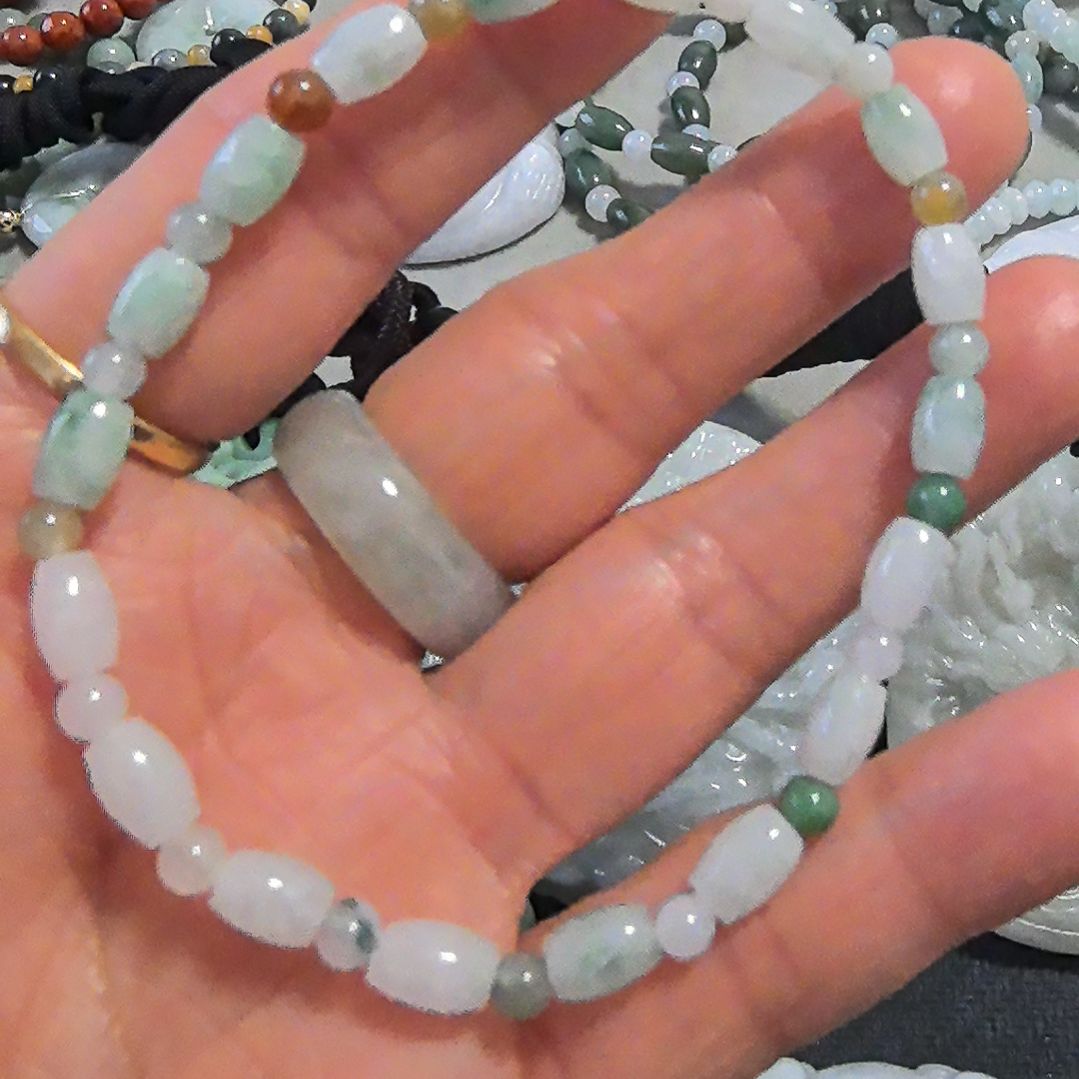 翡翠颈饰未镶嵌手串