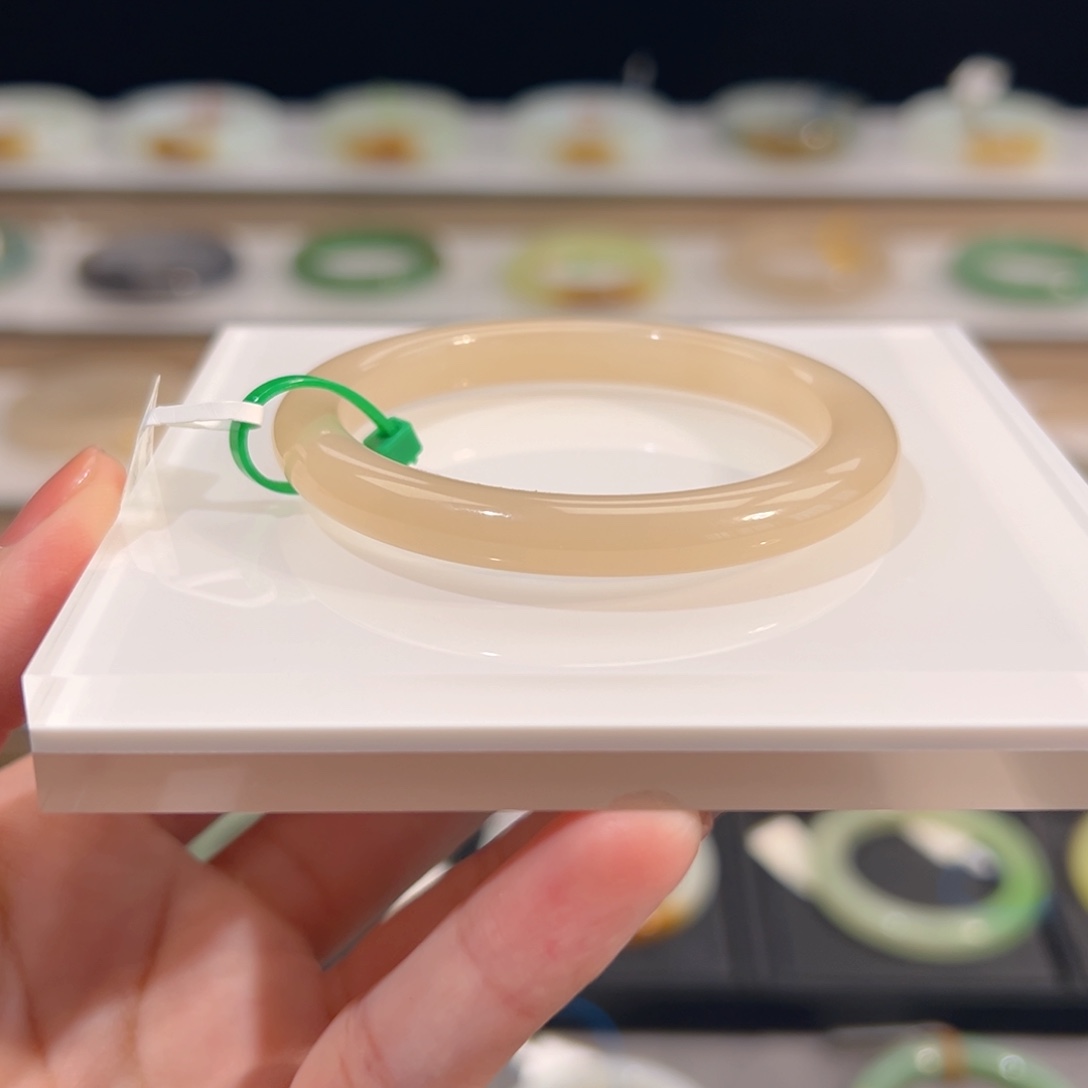 和田玉手镯未镶嵌红粉毕业